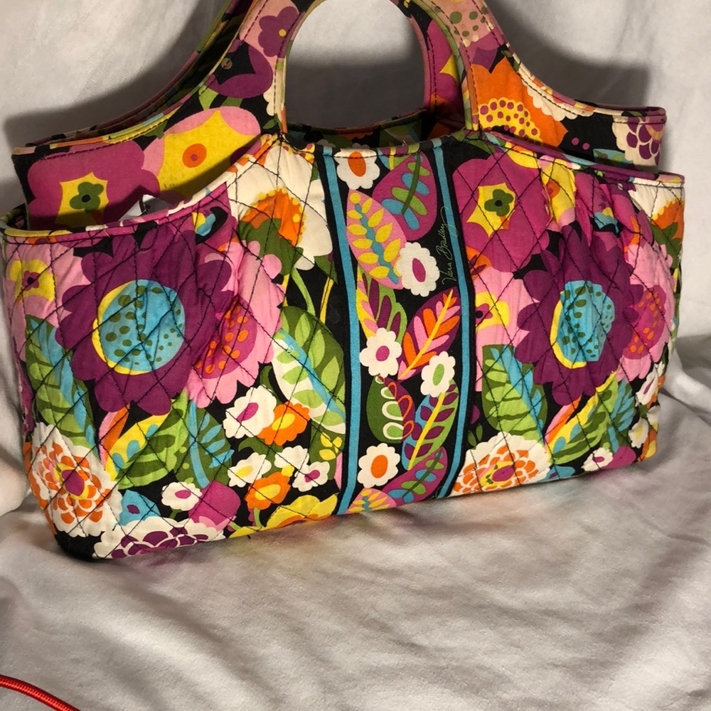 Vera Bradley Quilted, Floral Colorful, fun Purse!